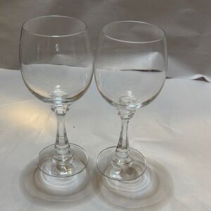 Elegant Clear Wine Glass Set